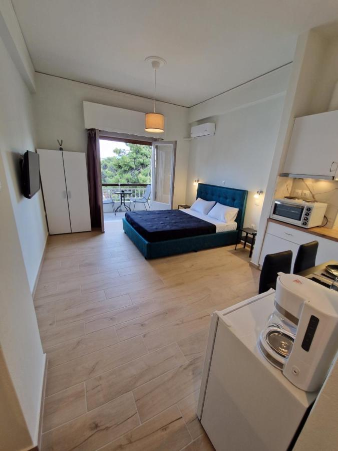 Above Apartments Near The Airport Artemida  Bagian luar foto